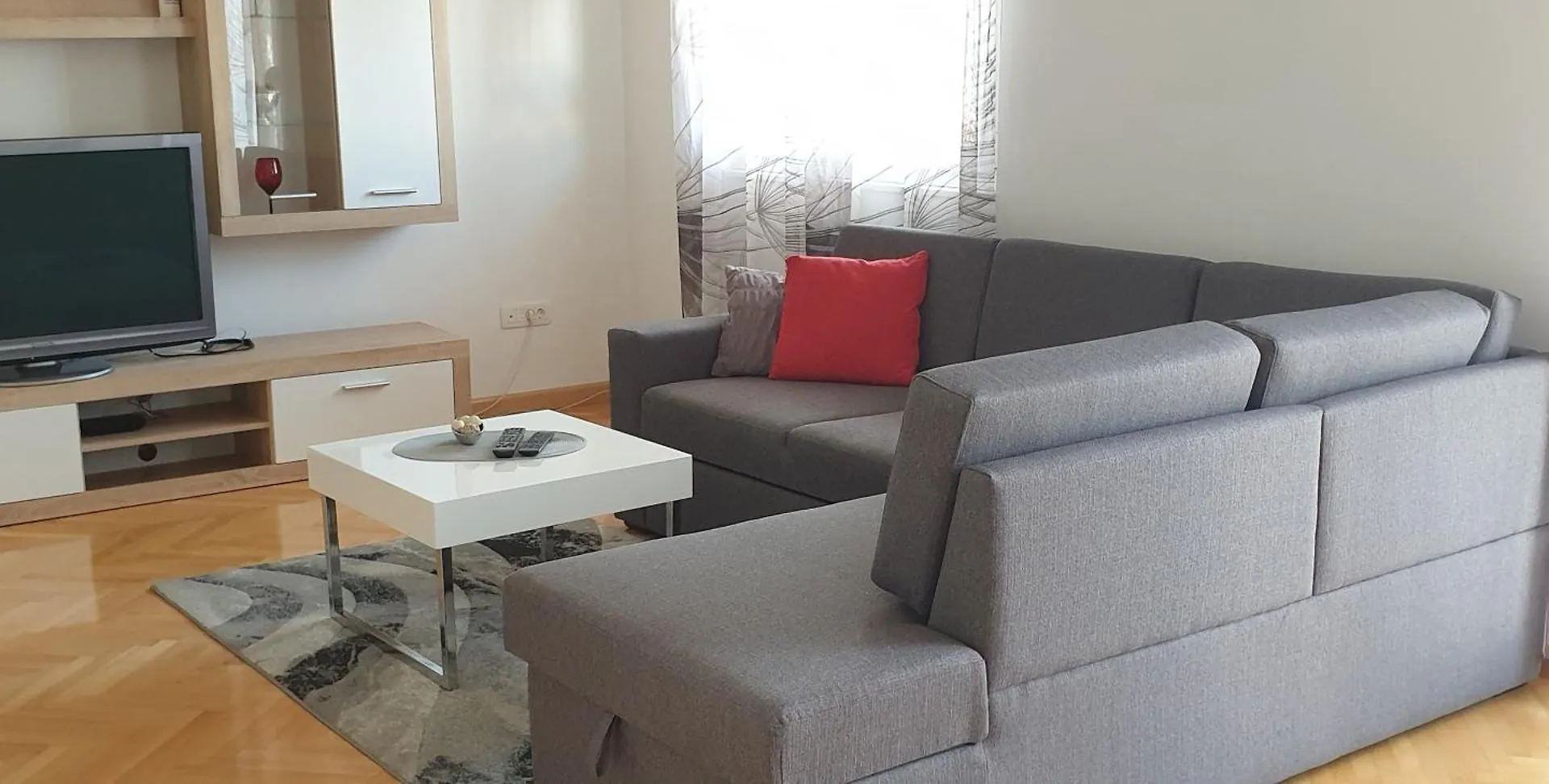 Glory Apartment Split 0*,